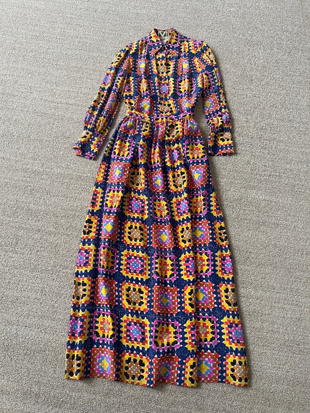 Gorgeous vintage, Valentino matching blouse and maxi skirt. Silk,size10